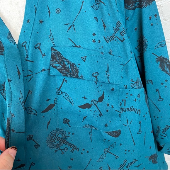Torrid NWT Teal Harry Potter Blouse - Picture 4 of 8